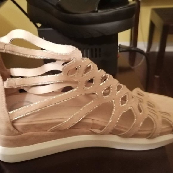 Sandals - Picture 2 of 3